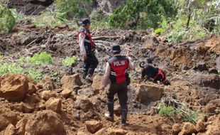 Polisi Terjunkan Unit K9 Cari Korban Longsor Tambang Pasir Lumajang