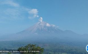 Pagi Tadi Gunung Semeru Erupsi Beberapa Kali, Tinggi Letusan hingga 900 Meter