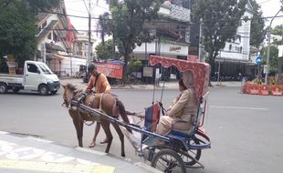 Ingin Keliling Stadion Manahan Naik Bendi Wisata? Segini Tarifnya