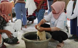 Srikandi PLN Beri Pelatihan Ecoprint untuk Perempuan dan Kaum Difabel