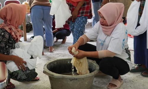 Srikandi PLN Beri Pelatihan Ecoprint untuk Perempuan dan Kaum Difabel