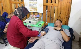 Karyawan Semen Gresik Gelar Aksi Donor Darah untuk Peringati Hari Donor Sedunia