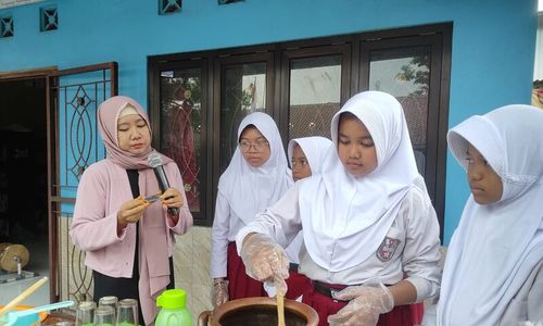 Lestarikan Warisan Leluhur, Siswa SD Negeri 2 Klero Semarang Praktik Bikin Jamu