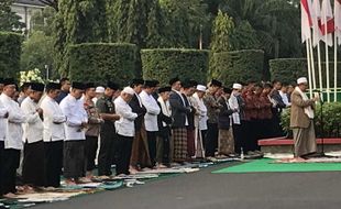 Presiden Jokowi Salat Iduladha Bareng Warga Semarang di Lapangan Simpang Lima