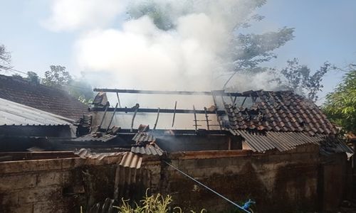 Ditinggal ke Pasar, Rumah Warga Sidorejo Salatiga Hangus Terbakar