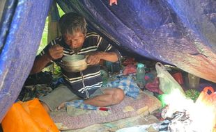 Tak Mau Susahkan Keluarga, Pardi Tinggal Sendiri di Tenda Dekat Boyolali Hills