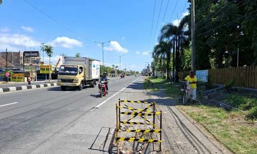 Tutup Saluran Air Jalan Jogja-Solo Gondang Klaten Ambles, Hati-hati saat Lewat!