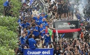 Puluhan Ribu Bobotoh Konvoi Sambut Gelar Juara Liga 1 Persib Bandung