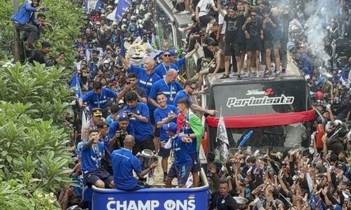 Bikin Miris, Konvoi Bobotoh Dinodai Aksi Suporter Pecah Kaca Mobil Berpelat B