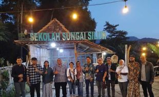 PLN Dukung Pameran Lukisan Sekolah Sungai Siluk dan Nijiya School Japan