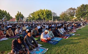 Diikuti Bupati & Ribuan Umat Islam, Salat Iduladha di Alun-alun Klaten Khidmat