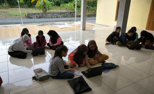 Keren! Pemdes Sedayu Wonogiri Punya Sebaskom, Tempat Anak-Anak Belajar Komputer