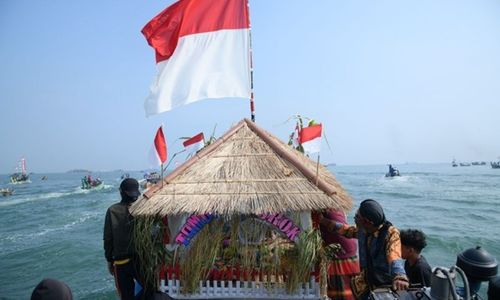 Vakum 4 Tahun, Nelayan Tambaklorok Kembali Gelar Sedekah Laut Larung Sesaji