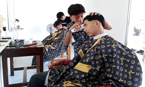 Inspiratif! SMA Negeri 1 Susukan Semarang Ajarkan Siswa Keahlian Barbershop