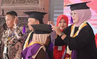 Seratusan Nenek-nenek dan Kakek-kakek di Semarang Diwisuda, Ini Tujuannya