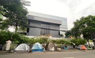 Viral Tenda Pengungsi Negara Konflik di Tengah Gedung Pencakar Langit Jakarta