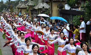 Atraksi Tari Joged Bungbung Meriahkan Pembukaan Penglipuran Village Festival