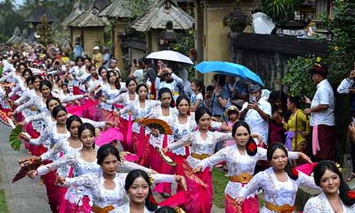 Atraksi Tari Joged Bungbung Meriahkan Pembukaan Penglipuran Village Festival