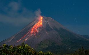 Gunung Merapi Keluarkan 31 Kali Guguran Lava Pijar