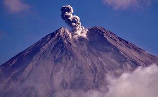 Status Aktivitas Gunung Semeru di Lumajang Turun dari Siaga ke Waspada