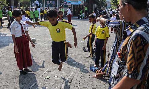 Hari Anak Nasional, Siswa SD di Semarang Diajak Mengenal Permainan Tradisional