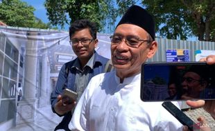 Dekan FK Unair Dipecat Usai Tolak Dokter Asing, Rektor: Tak Ada Komentar