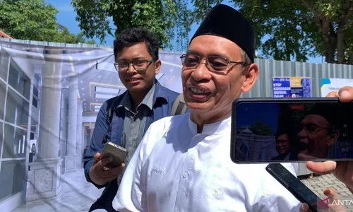 Dekan FK Unair Dipecat Usai Tolak Dokter Asing, Rektor: Tak Ada Komentar