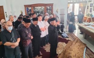 Kabar Duka, Mantan Gubernur Jabar Dua Periode HR Nuriana Meninggal Dunia