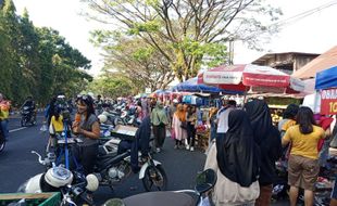 Melihat Ramainya Pasar Tiban Salatiga, Kuliner hingga Kebutuhan Rumah Tersedia