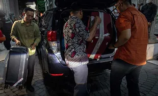 KPK Bawa Dua Koper Usai Geledah di Balai Kota Semarang