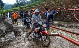 Bencana Tanah Longsor dan Banjir Terjang 17 Lokasi di Tasikmalaya