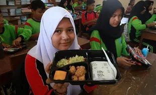 Uji Coba Program Makan Bergizi Gratis di SDN Tugu Jebres Solo