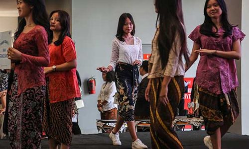 Pemecahan Rekor Muri Parade Seribu Gen Z Berkebaya di Semarang