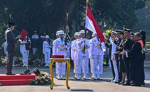 Presiden Jokowi Lantik 906 Perwira Remaja TNI-Polri di Istana Merdeka