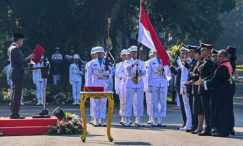 Presiden Jokowi Lantik 906 Perwira Remaja TNI-Polri di Istana Merdeka