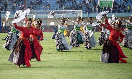 Jokowi Saksikan Laga Pembuka Piala Presiden 2024 di Stadion Si Jalak Harupat