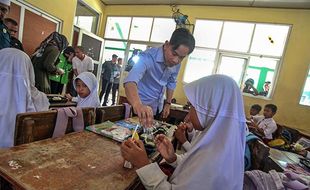 Gibran Tinjau Uji Coba Pelaksanaan Program Makan Bergizi Gratis di Bogor