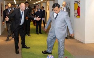 Prabowo Bertemu Presiden FIFA Infantino di Paris Bahas PSSI