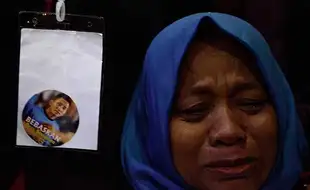 Tangis Ibu Pegi Setiawan Pecah Usai Hakim Kabulkan Gugatan Praperadilan Anaknya