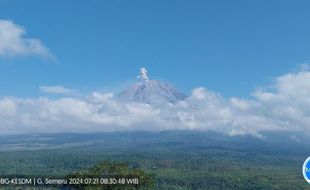 Berstatus Waspada Level II, Gunung Semeru Erupsi Tiga Kali ada Selasa Pagi