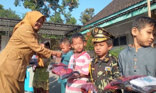 Peringati HAN, Siswa SDN 2 Nepen Boyolali Pakai Kostum Adat dan Profesi