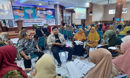 Cegah Hoaks, MPI PDM Solo dan Mafindo Beri Pelatihan Digital kepada 135 Lansia