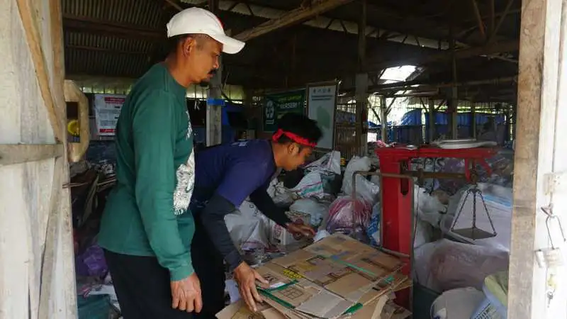 Ubah Sampah Jadi Emas di Bank Sampah Alfaidzin Kendari, Cara Membangun dan Bermitra