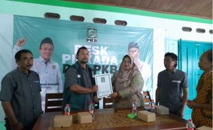 Mantan Guru SLB Gondang Sragen Daftar Bakal Cabup ke PKB dan PAN