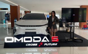 Chery Pamerkan Mobil Listrik Omoda E5 di Bandara Adi Soemarmo