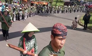 Kirab Budaya & Pengambilan Air Tuk Sikopyah Meriahkan Festival Gunung Slamet