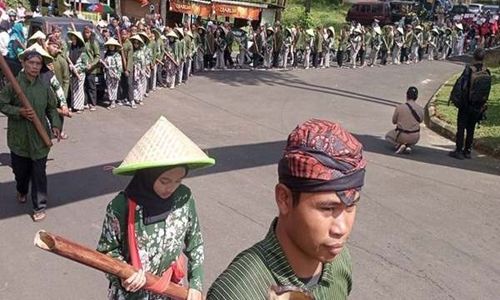 Kirab Budaya & Pengambilan Air Tuk Sikopyah Meriahkan Festival Gunung Slamet