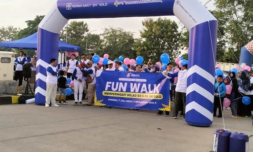 Ratusan Peserta Meriahkan Fun Walk Milad ke-5 RS JIH Solo di De Tjolomadoe