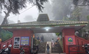 Jalur Pendakian Gunung Lawu Karanganyar Mulai Dipadati Pendaki