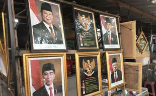 Foto Pasangan Prabowo-Gibran Mulai Dijual di Pasar Johar Semarang